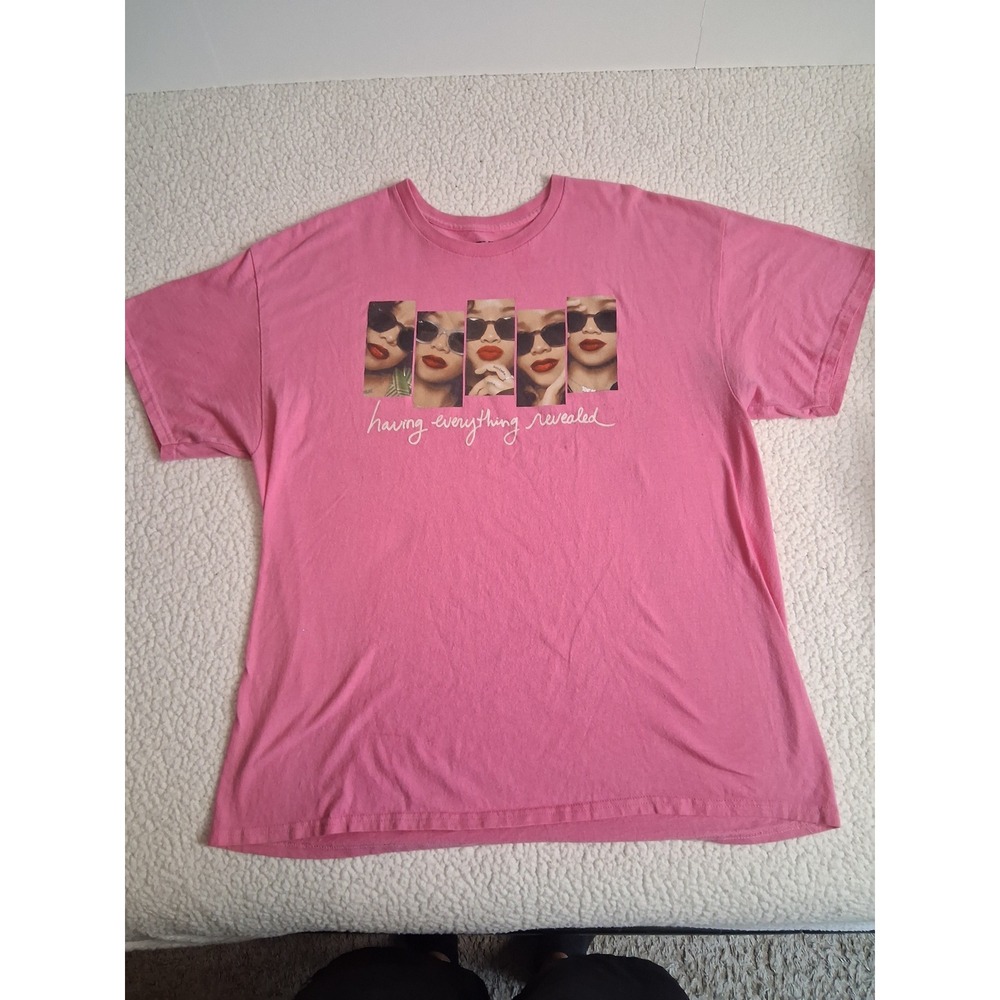 H.E.R. Having Everything Revealed Graphic T-Shirt Pink XL Ceremony of Roses